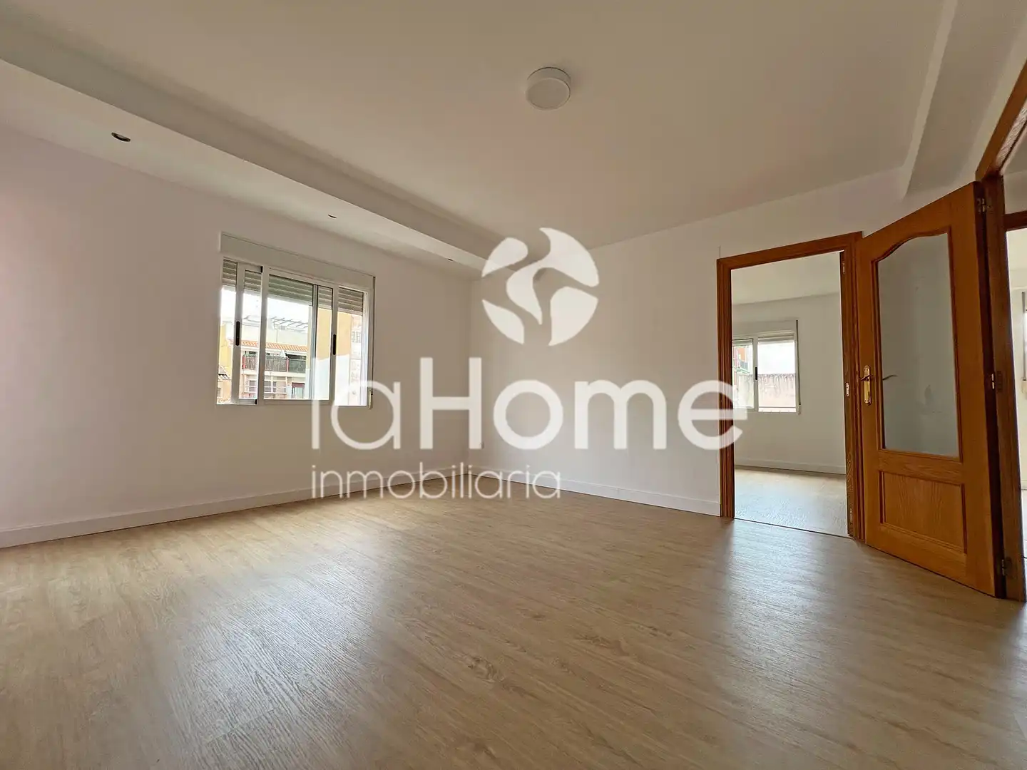 Exterior view of Flat for sale in Paterna  with Air Conditioner, Parquet flooring and Terrace