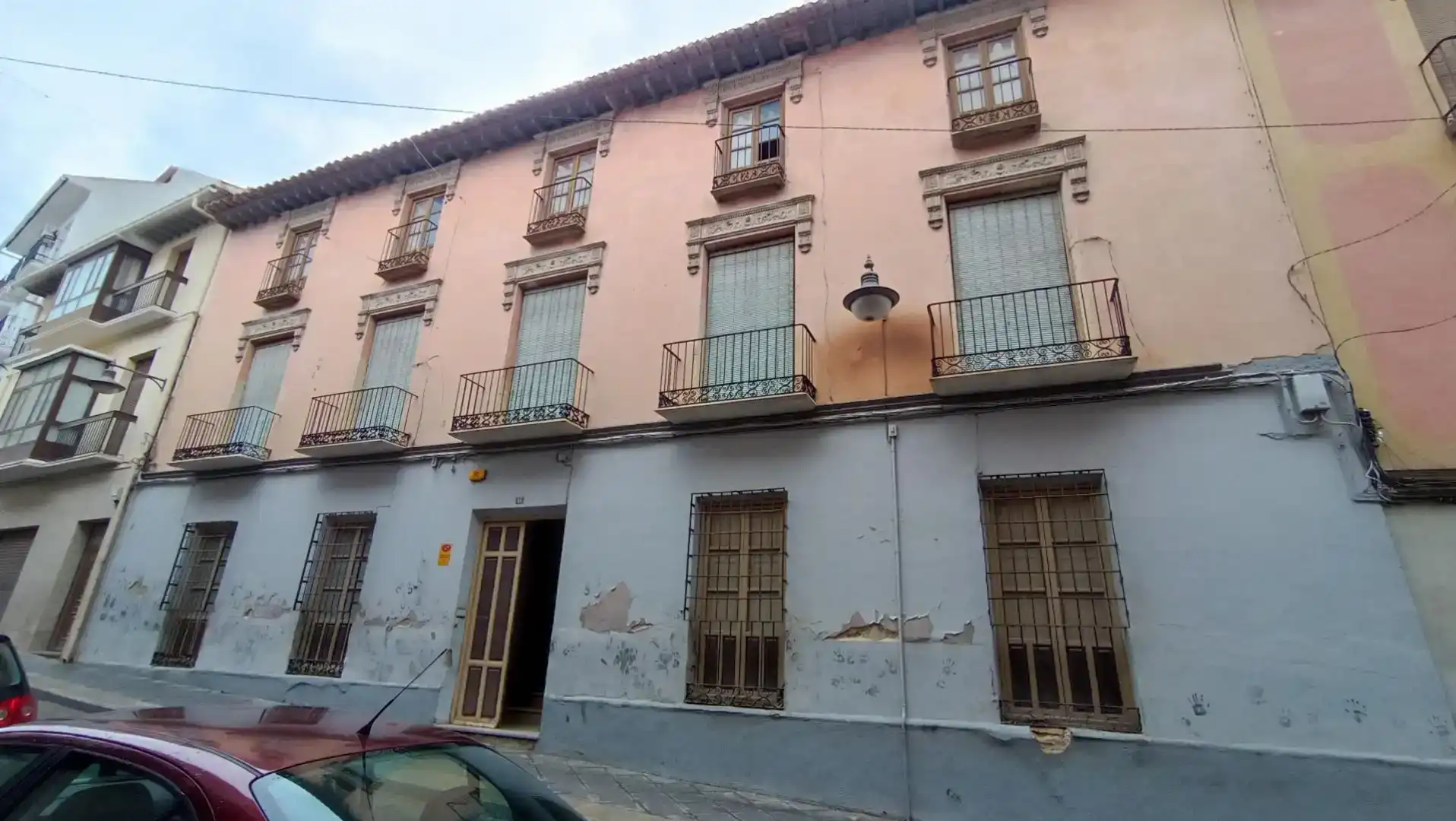 Vista exterior de Casa adosada en venda en Baza amb Jardí privat i Balcó