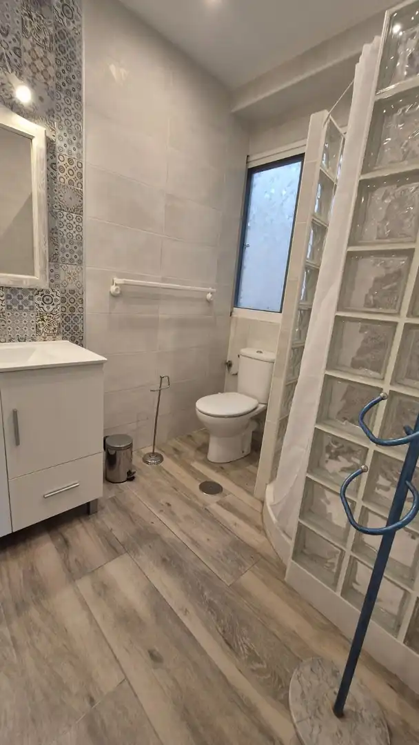 Badezimmer von Wohnung zur Miete in Málaga mit Klimaanlage und Möbliert