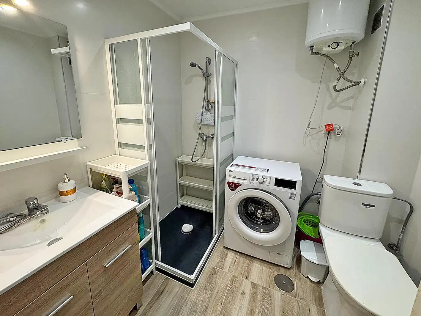 Bathroom of Study for sale in Torremolinos  with Air Conditioner, Terrace and Furnished