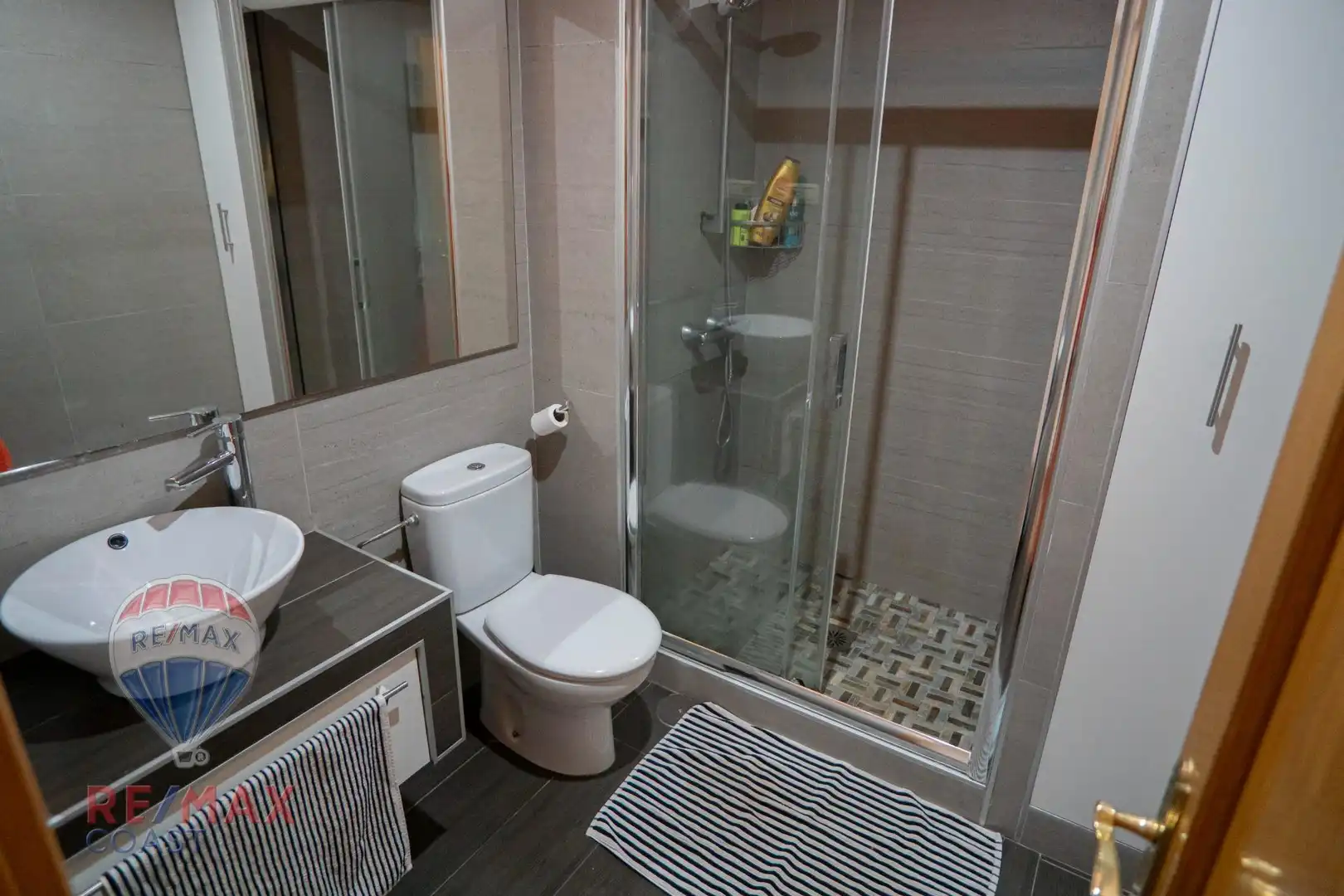 Bathroom of Flat for sale in Málaga  with Terrace and Storage room