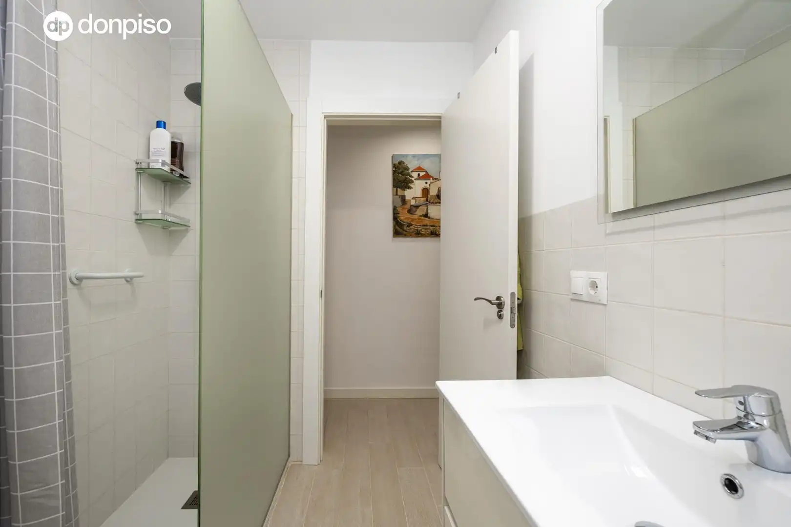 Bathroom of Flat for sale in Granada  with Air Conditioner and Heating