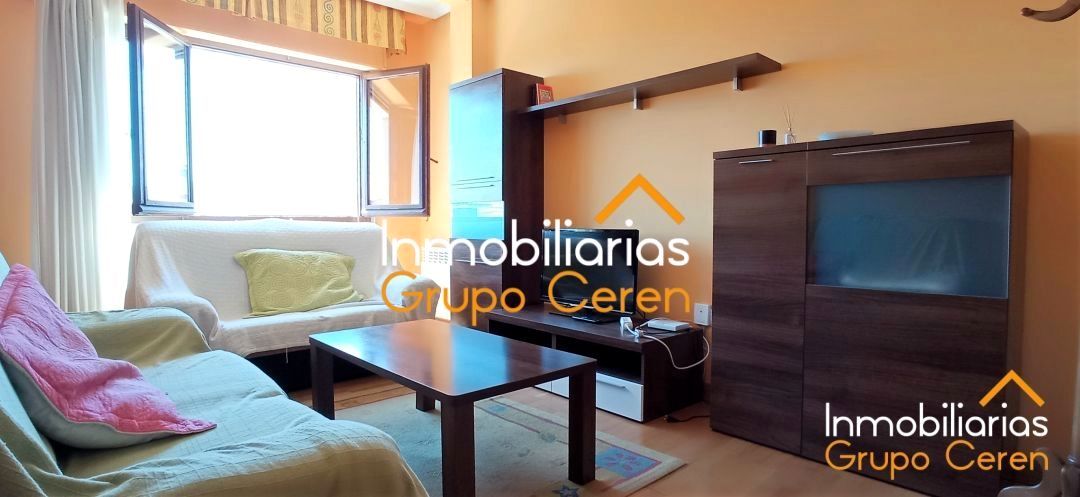 Sala d'estar de Apartament en venda en Santo Domingo de la Calzada amb Calefacció, Parquet i Terrassa