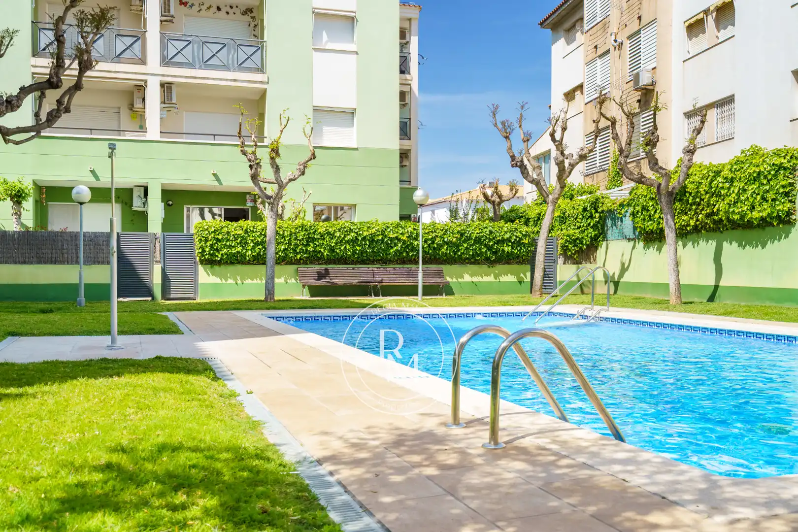 Piscina de Piso en venta en El Vendrell con Aire acondicionado, Calefacción y Jardín privado