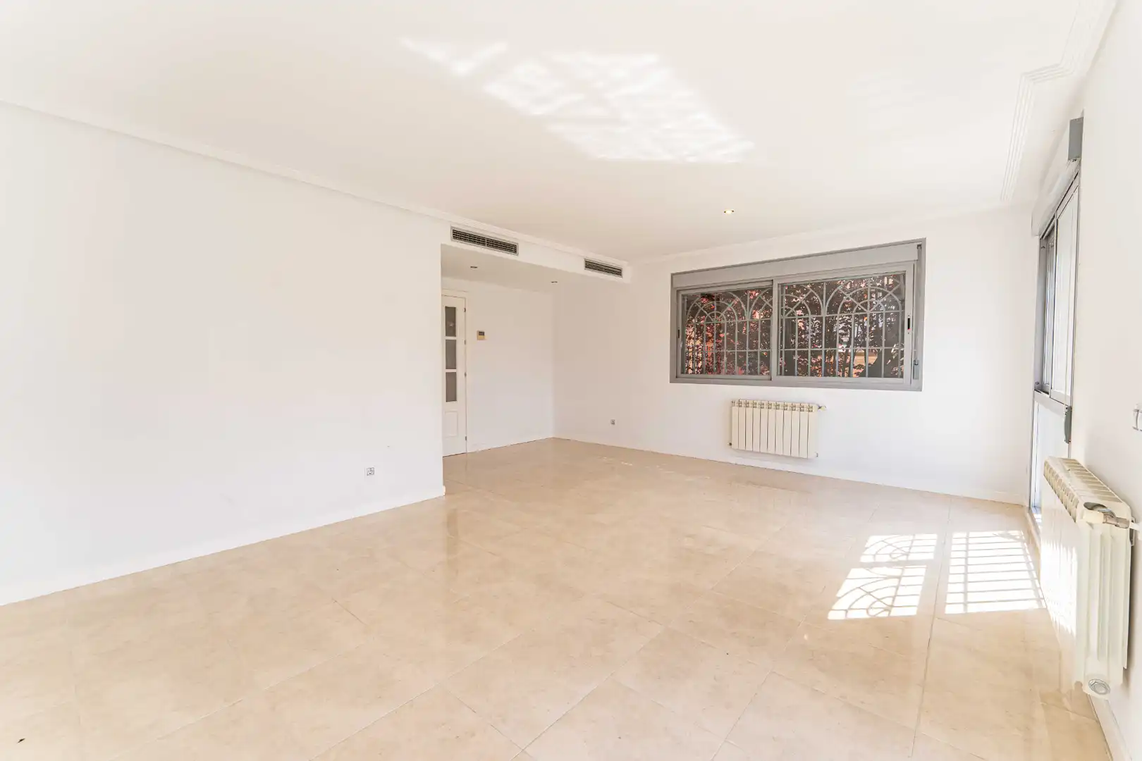 Casa adosada en venda en Arroyomolinos (Madrid) amb Aire condicionat, Calefacció i Jardí privat