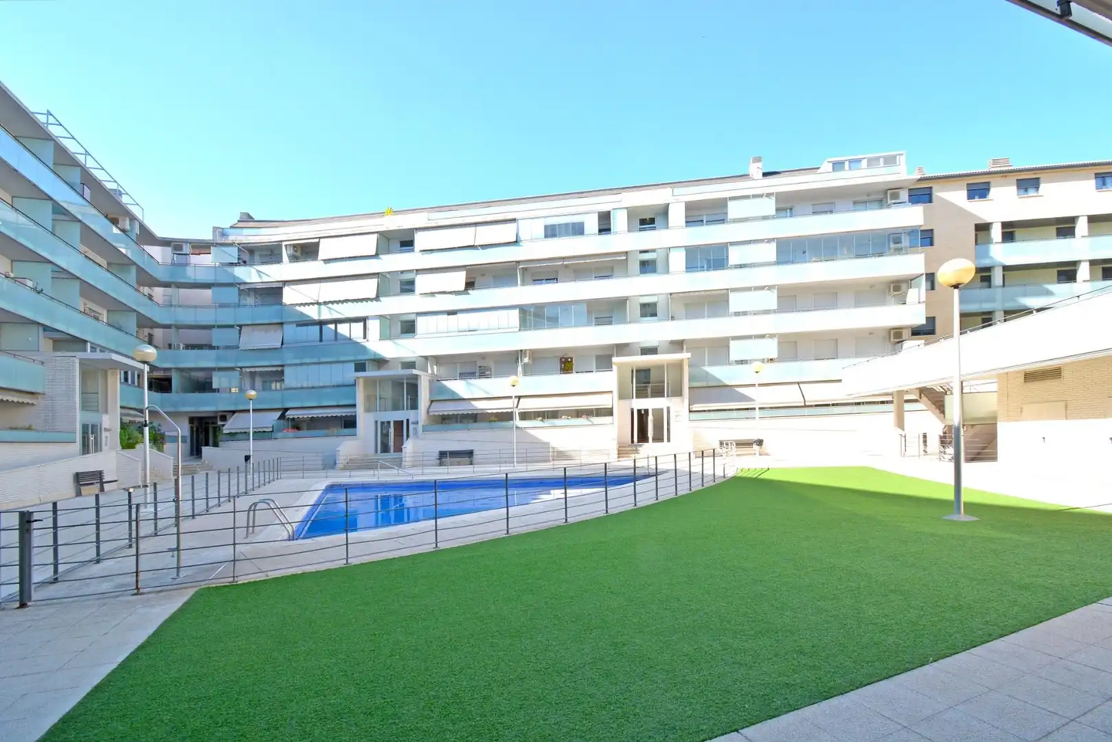 Außenansicht von Wohnung zum Verkauf in Cuarte de Huerva mit Klimaanlage, Heizung und Privatgarten