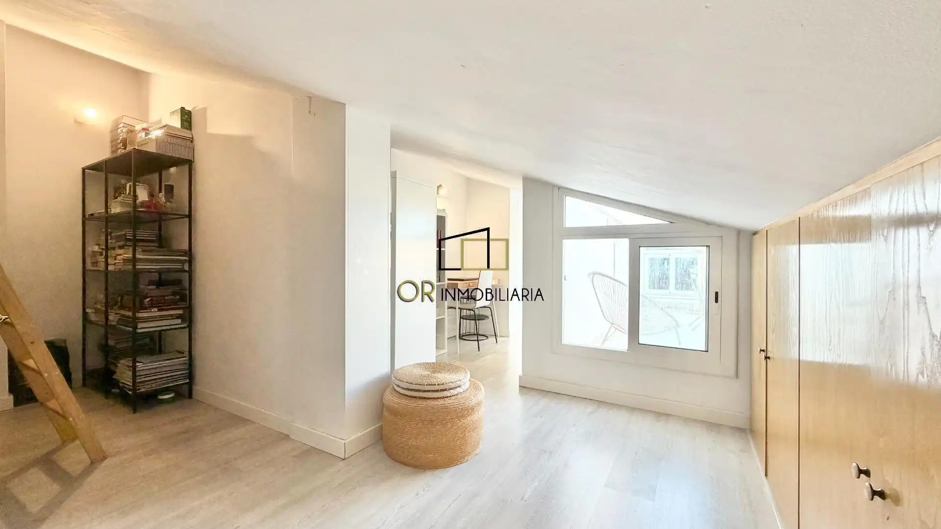 Vista exterior de Piso en venta en Vilanova i la Geltrú con Calefacción, Parquet y Terraza