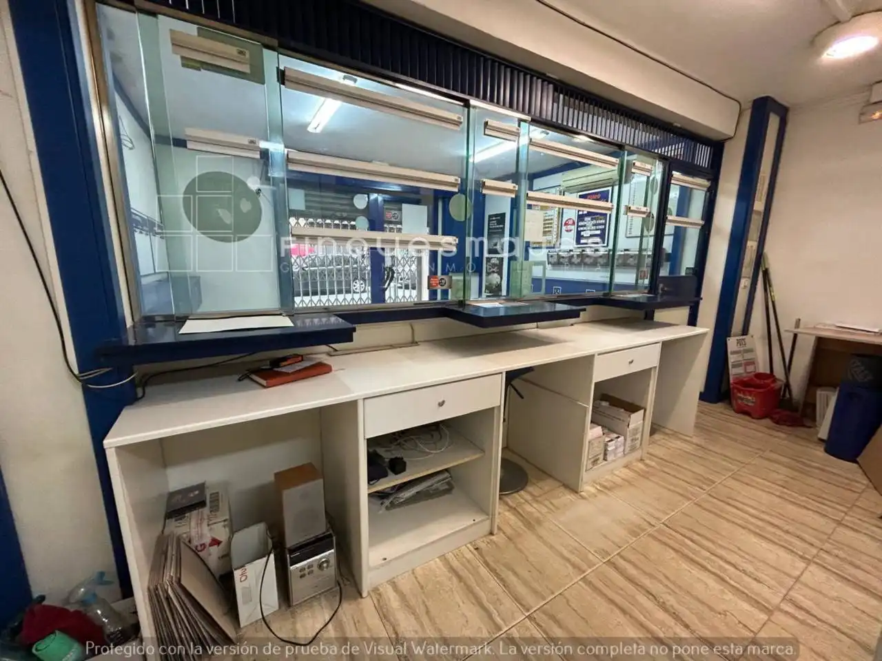 Local en venta en L'Hospitalet de Llobregat con Aire acondicionado