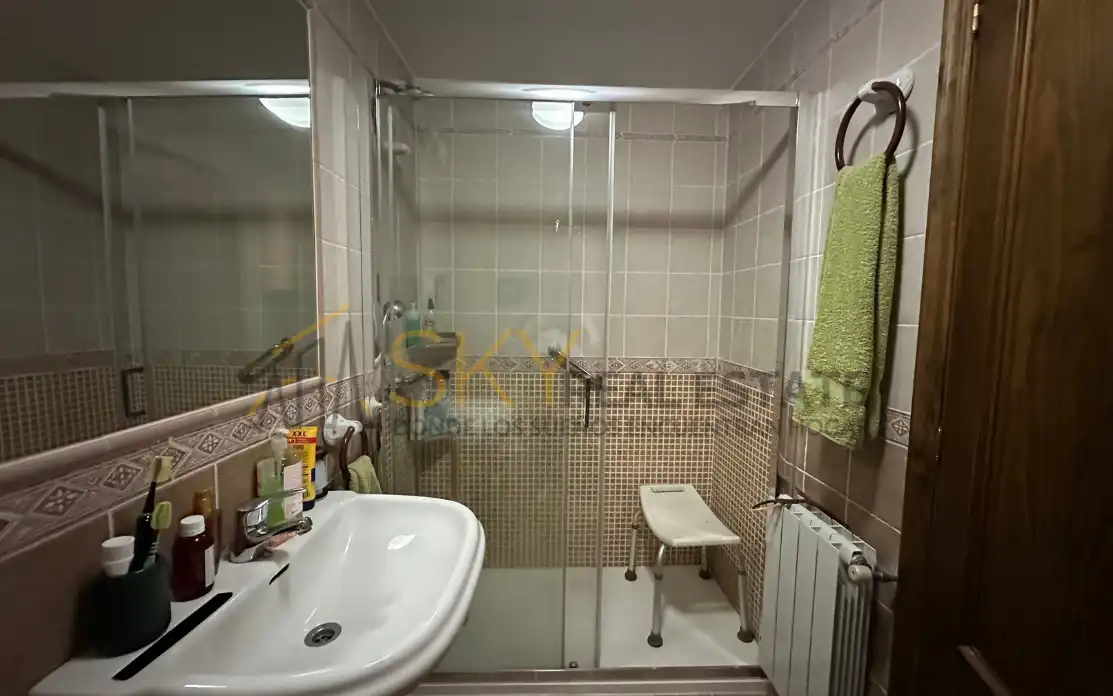 Baño de Piso en venta en Becerril de la Sierra con Terraza y Amueblado