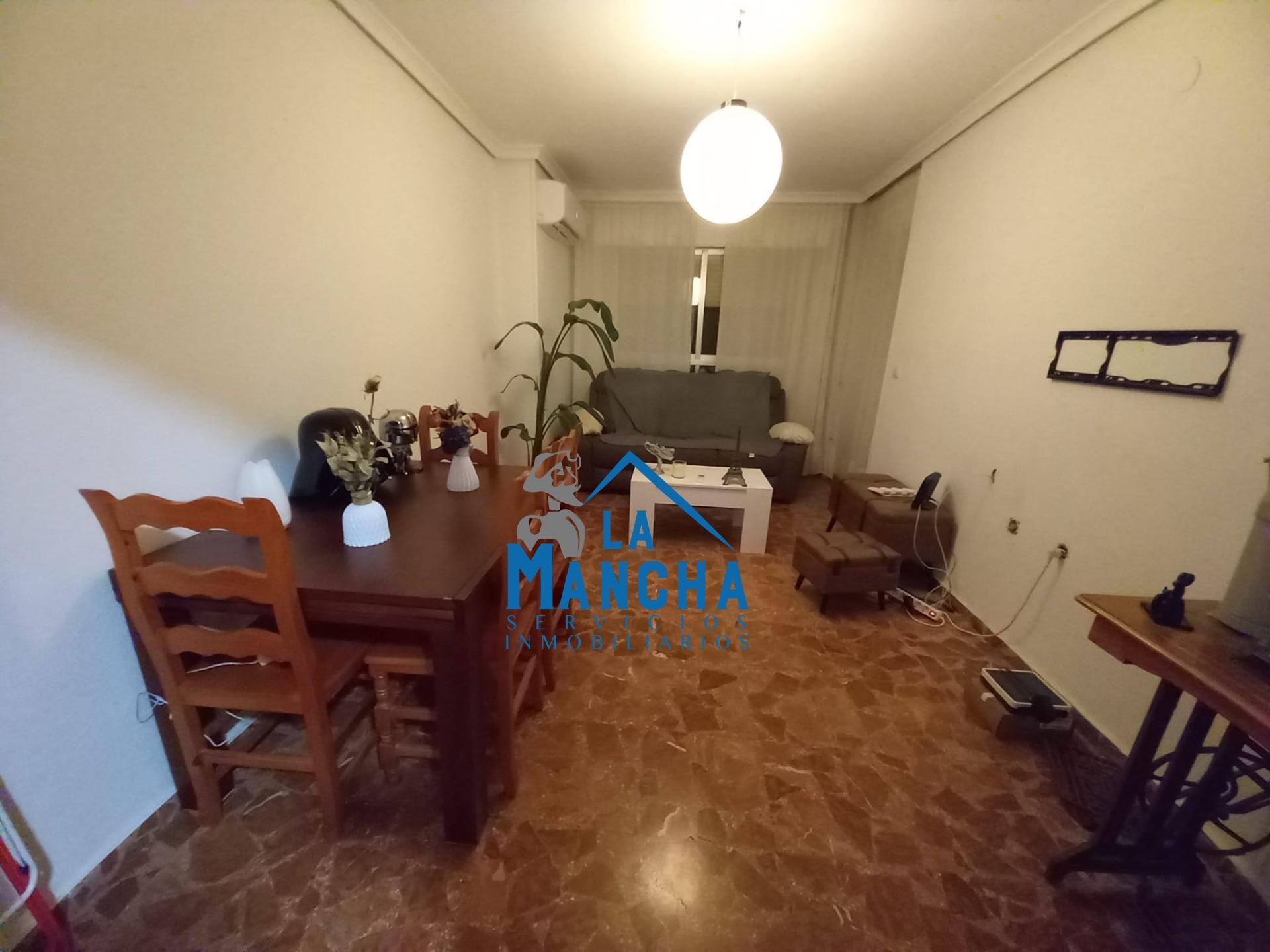 Sala d'estar de Pis en venda en  Albacete Capital amb Traster i Balcó