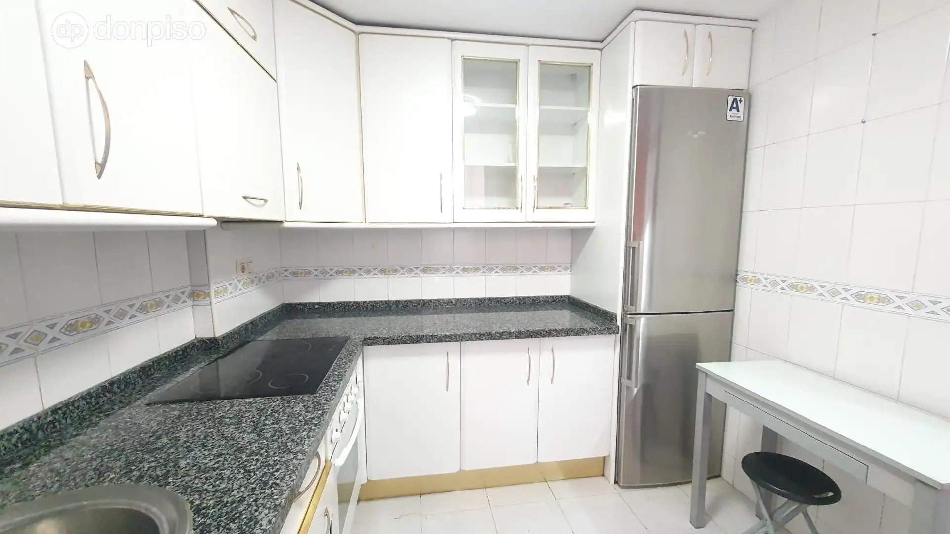 Kitchen of Flat for rent in Granada  with Air Conditioner, Heating and Terrace