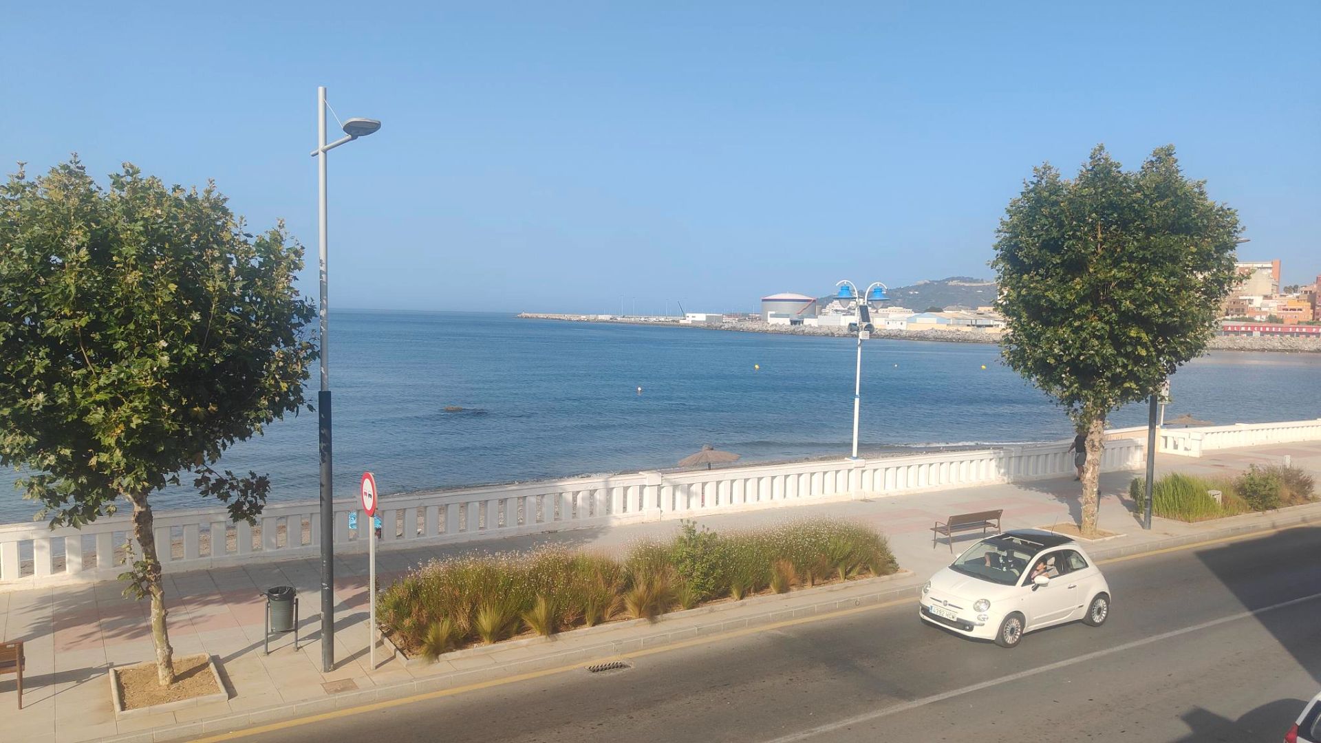 Vista exterior de Casa o xalet en venda en  Ceuta Capital amb Jardí privat, Terrassa i Moblat
