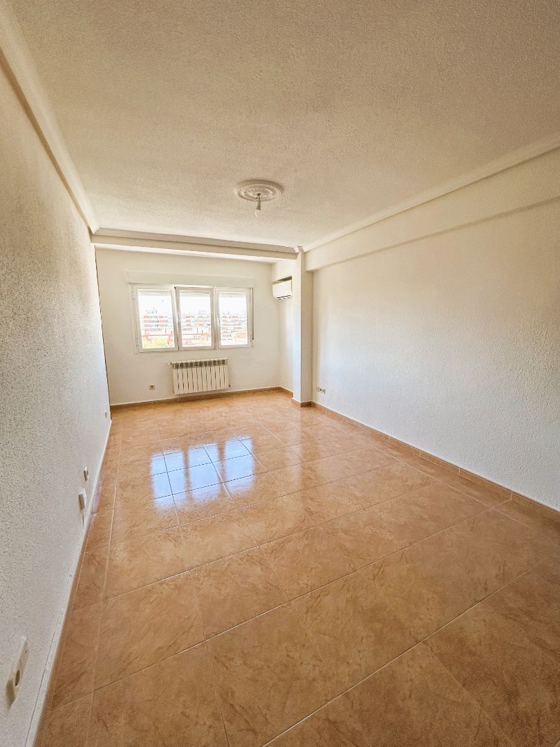 Bedroom of Flat to rent in  Madrid Capital  with Air Conditioner, Heating and Terrace