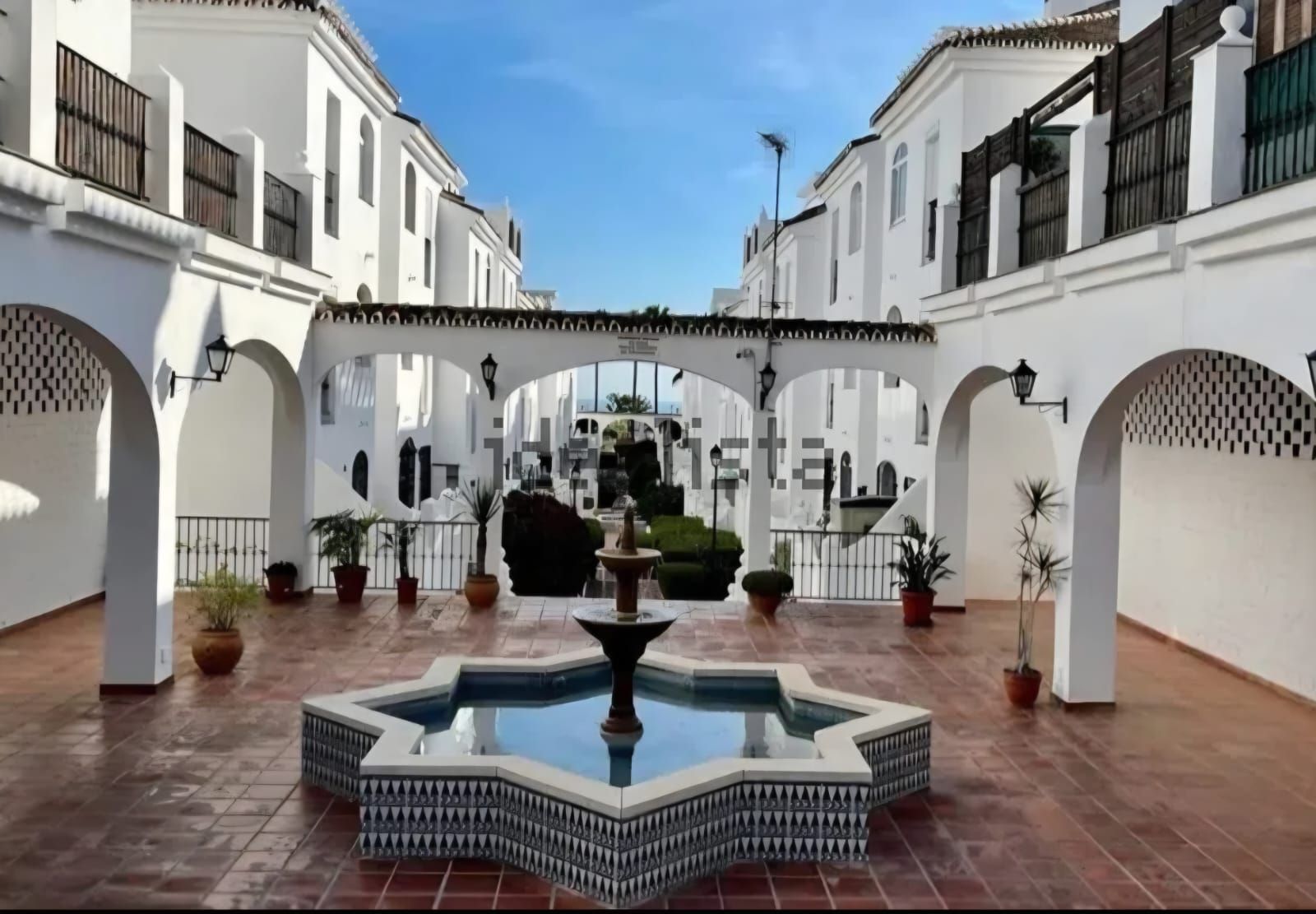 Vista exterior de Piso en venta en Fuengirola con Aire acondicionado, Amueblado y Piscina comunitaria