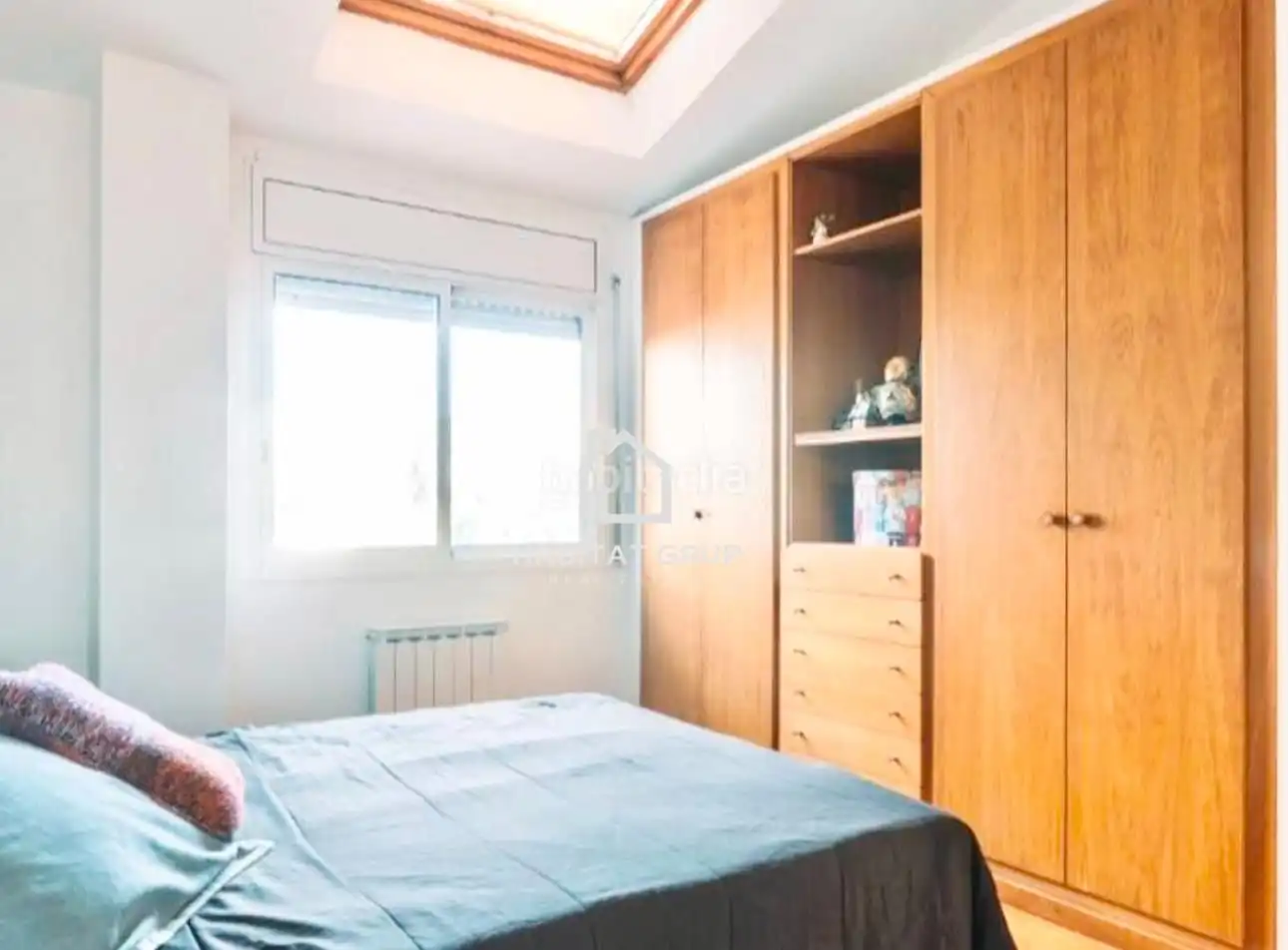 Habitación de Dúplex en venta en Girona con Calefacción, Terraza y Trastero