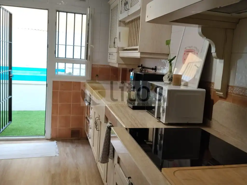 Kitchen of Detached homes for sale in Dos Hermanas  with Private garden and Swimming Pool