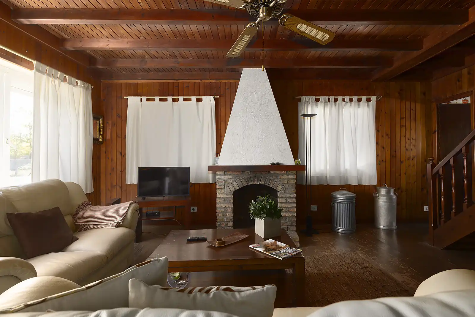 Sala de estar de Casa o chalet en venta en Oleiros con Calefacción, Jardín privado y Piscina