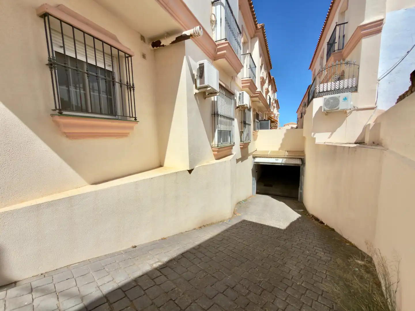 Exterior view of Detached homes for sale in San Fernando  with Air Conditioner, Terrace and Oven
