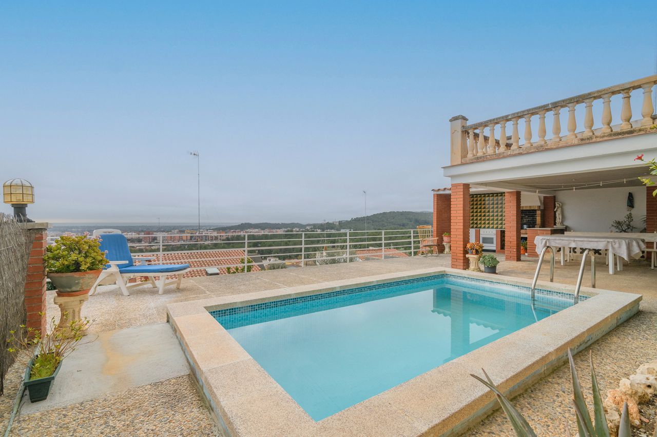 Piscina de Casa o chalet en venta en Viladecans con Aire acondicionado, Jardín privado y Terraza