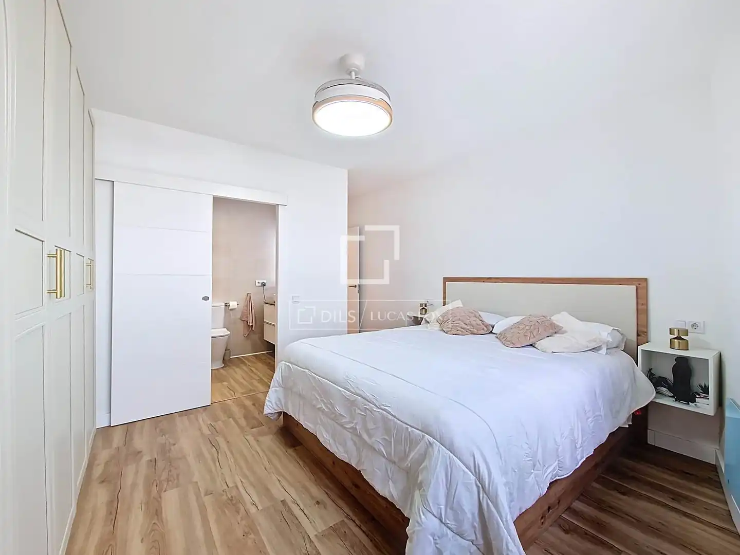 Schlafzimmer von Haus oder Chalet zum Verkauf in Vilanova i la Geltrú mit Klimaanlage, Heizung und Parkett