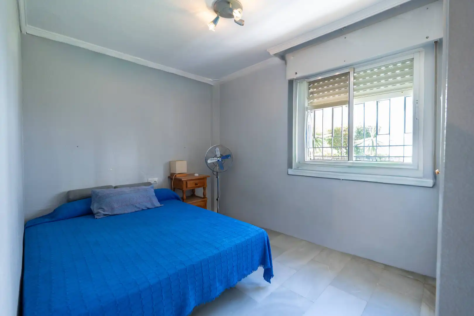 Dormitori de Casa adosada en venda en Marbella amb Aire condicionat, Jardí privat i Terrassa
