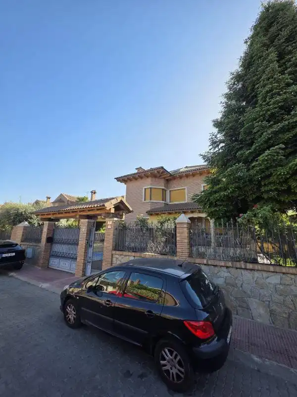 Vista exterior de Casa o chalet en venta en Alcalá de Henares con Aire acondicionado, Calefacción y Jardín privado