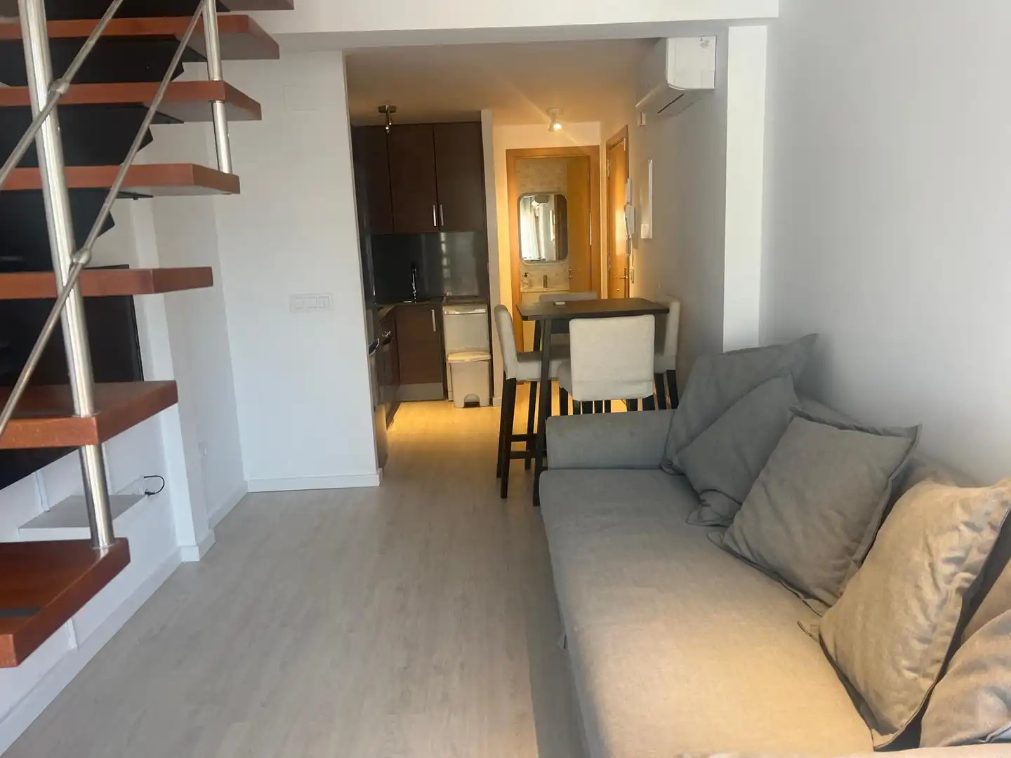 Sala d'estar de Dúplex de lloguer en Pineda de Mar amb Aire condicionat, Calefacció i Terrassa