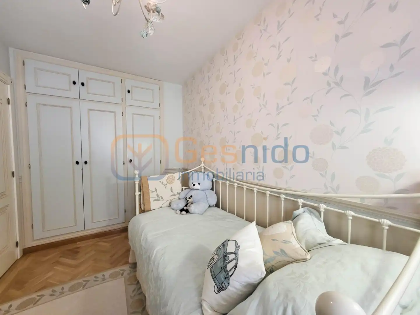 Habitación de Casa adosada en venta en Segovia con Calefacción, Parquet y Trastero