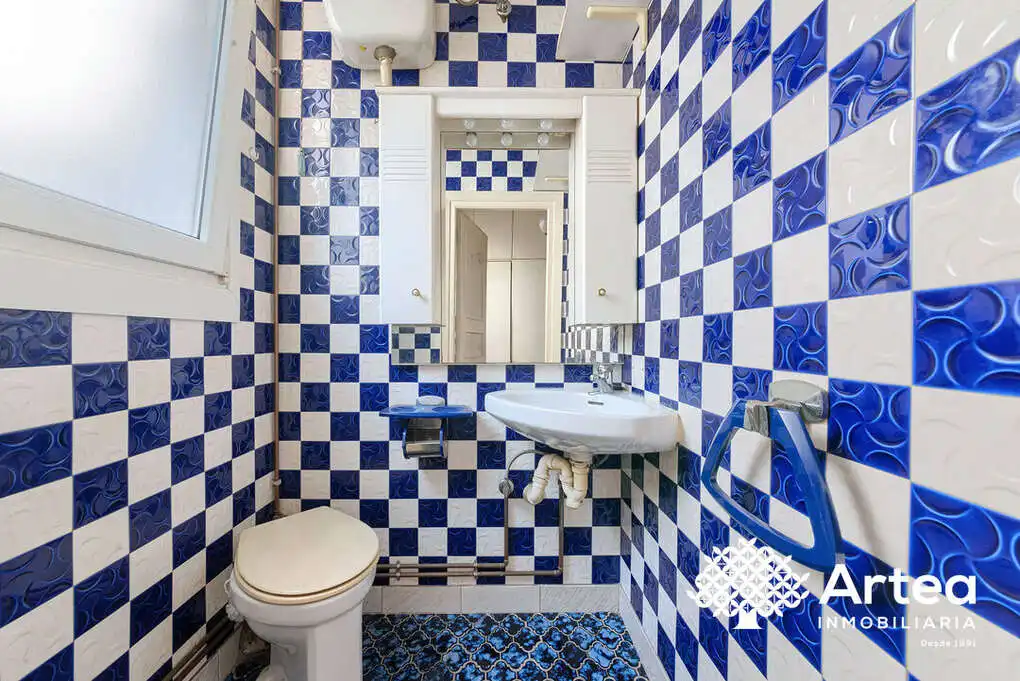 Bathroom of Flat for sale in Bilbao   with Heating