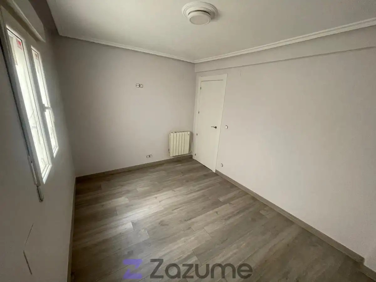 Bedroom of Apartments for rent in Burgos  with Heating, Oven and Washing machine