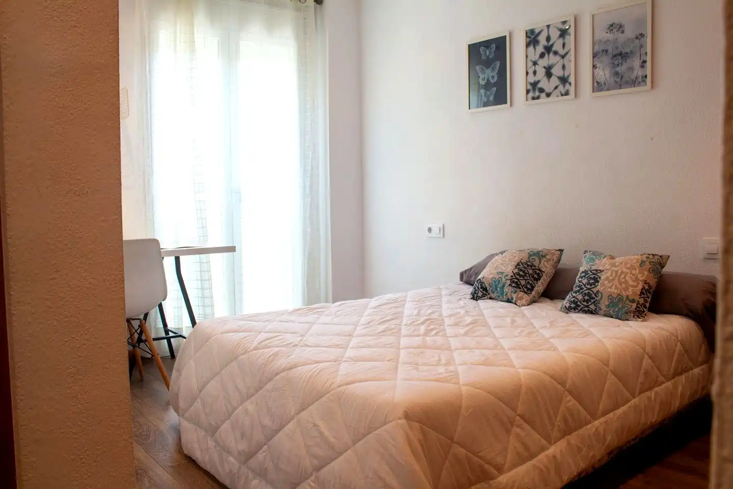 Dormitori de Apartament de lloguer en Valencia amb Aire condicionat, Moblat i Balcó