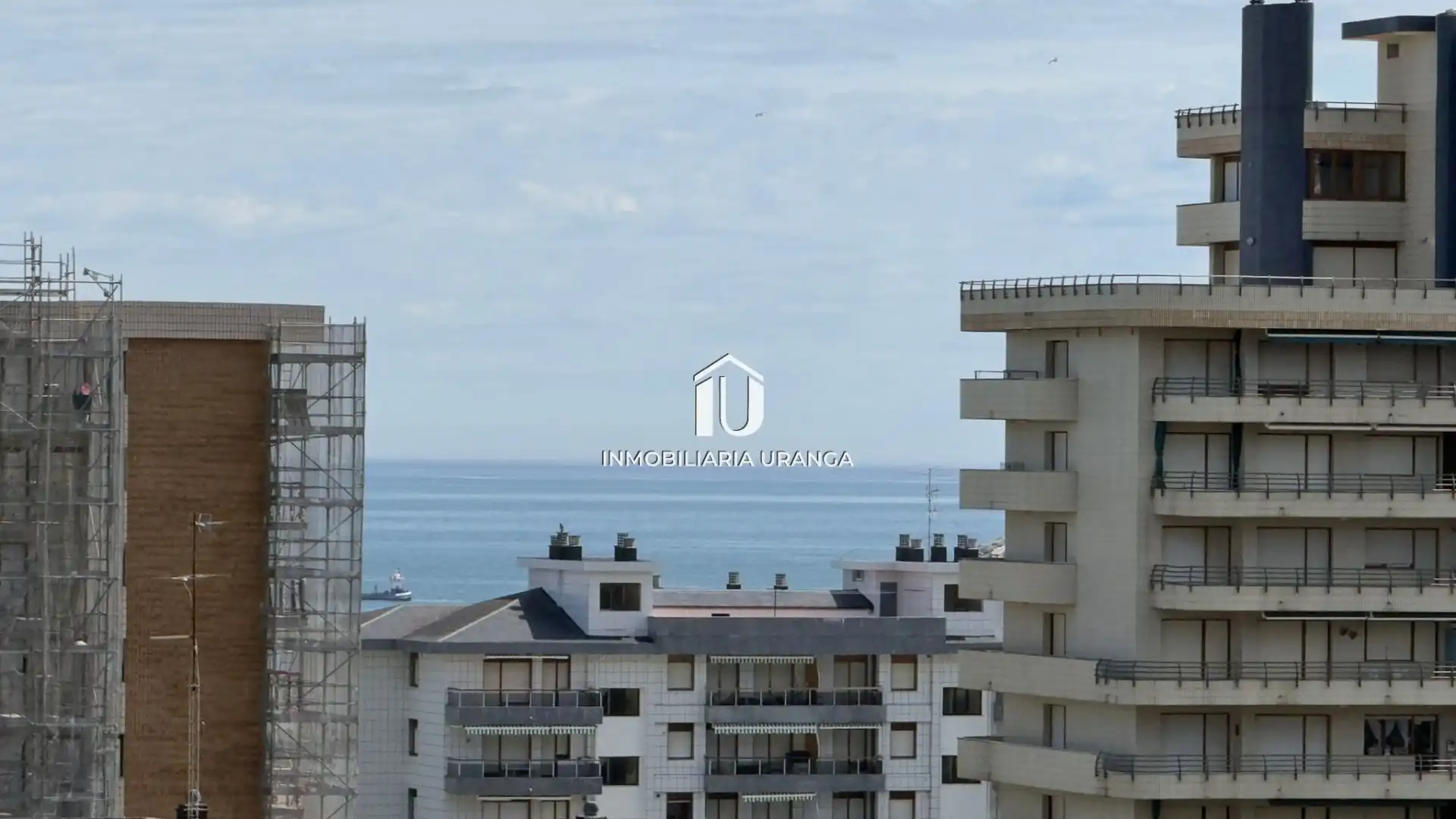 Außenansicht von Wohnung zum Verkauf in Laredo mit Heizung, Terrasse und Möbliert