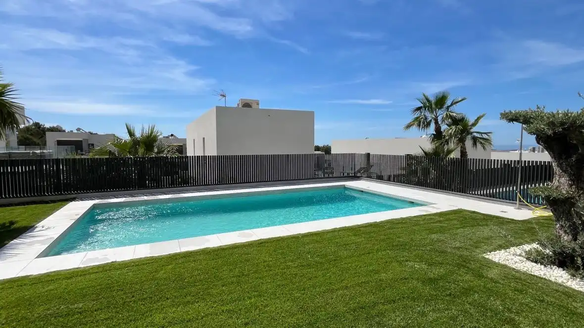 Chalet con piscina en venta en Carrer Berlin, imagen 9