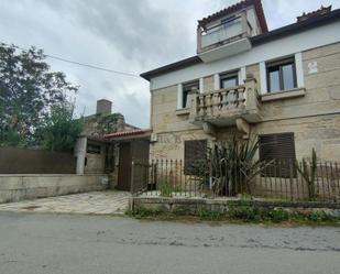 Vista exterior de Casa o xalet de lloguer en Vilagarcía de Arousa amb Balcó