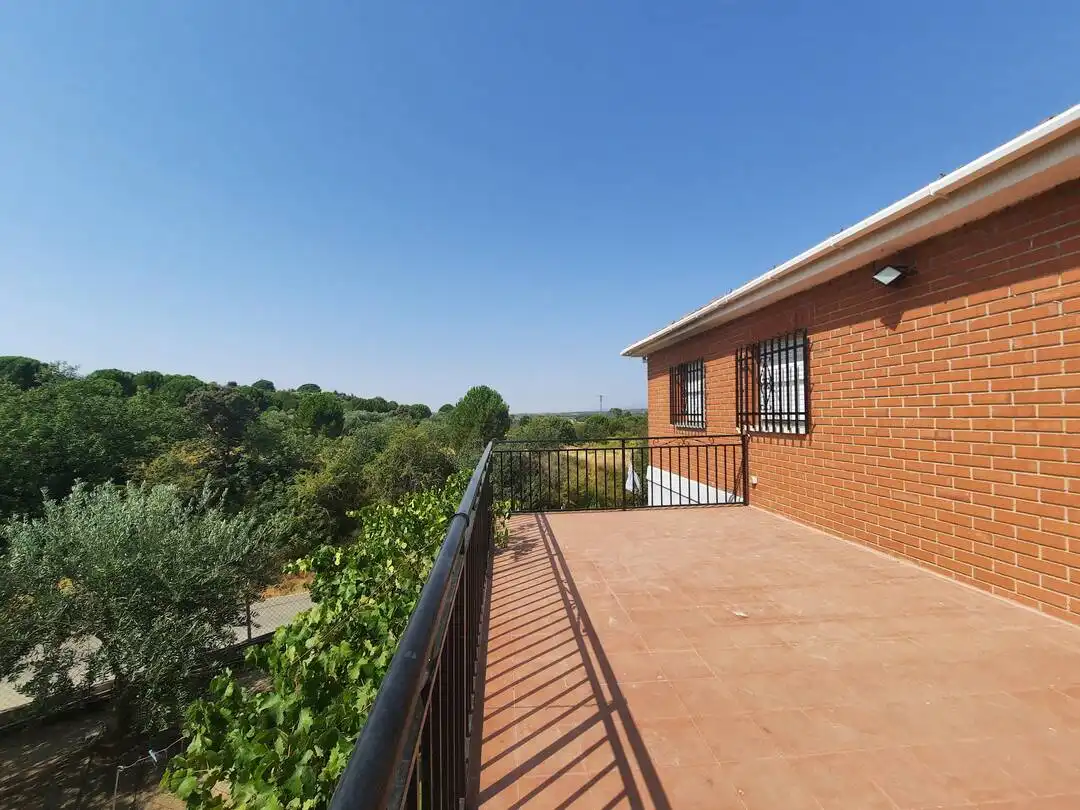 Terraza de Casa adosada en venta en Escalona con Aire acondicionado, Calefacción y Jardín privado