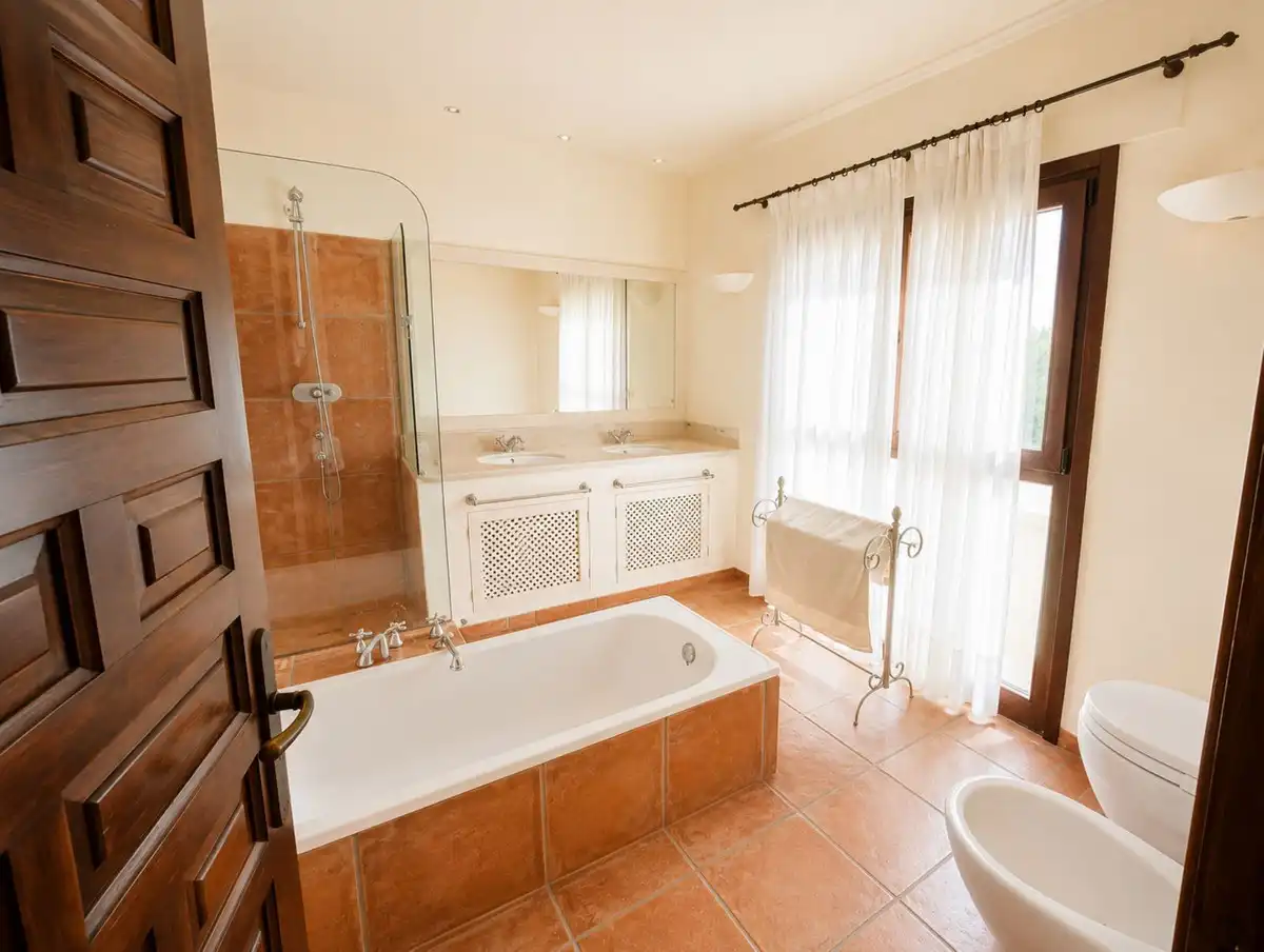 Bathroom of Residential for sale in Estepona