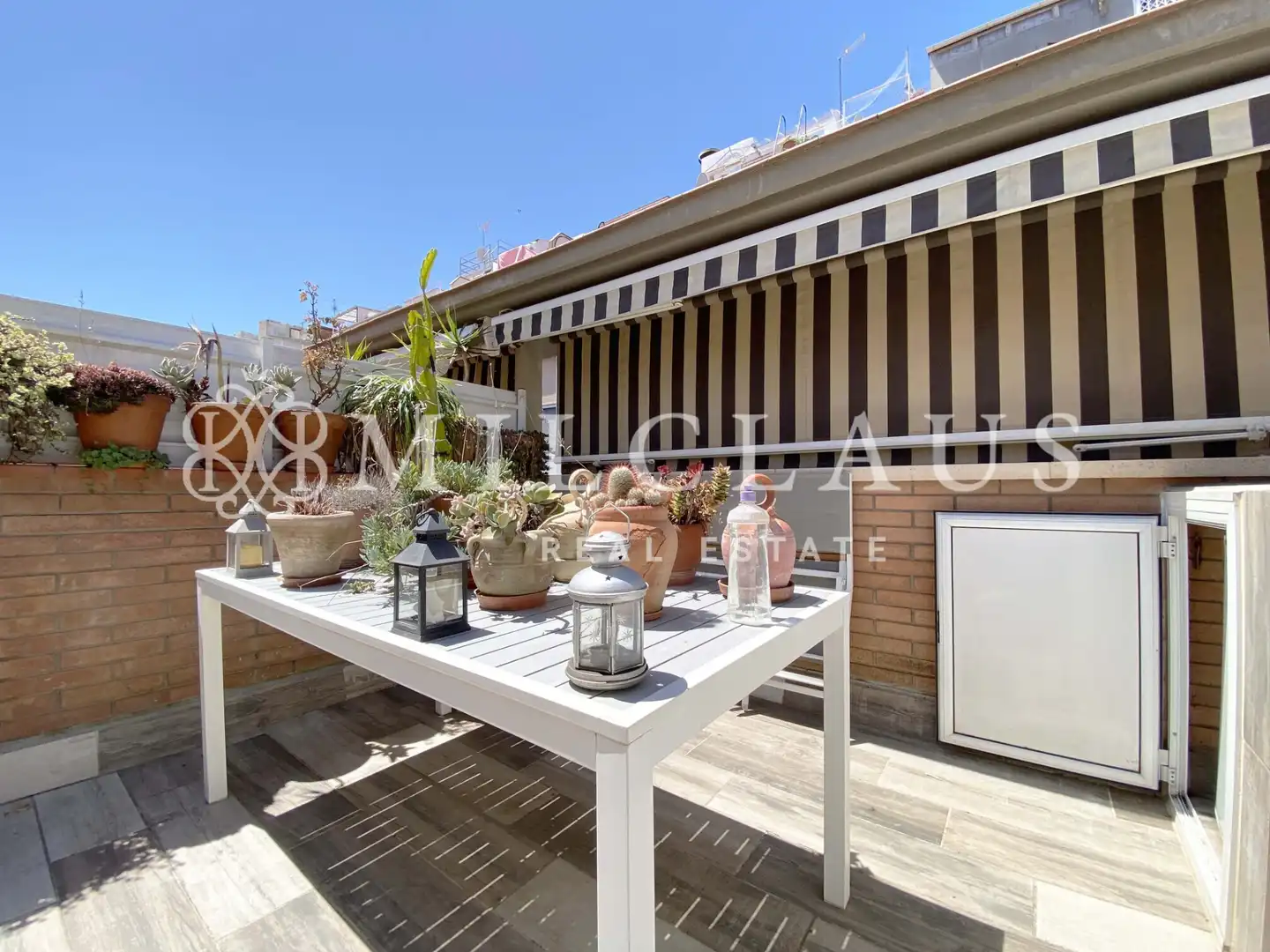 Terrasse von Einfamilien-Reihenhaus zum Verkauf in L'Hospitalet de Llobregat mit Klimaanlage, Heizung und Parkett