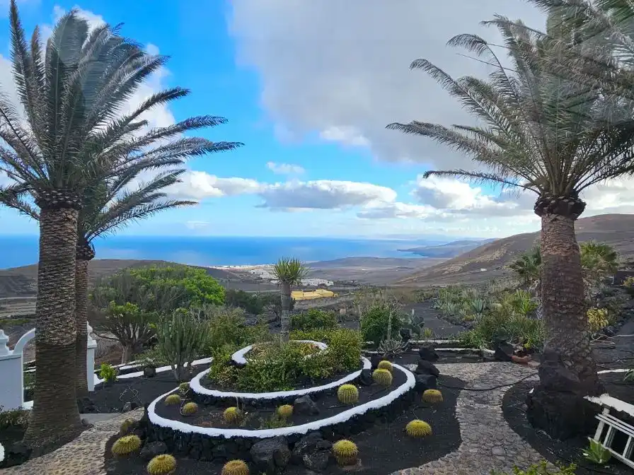 Vista exterior de Piso en venta en Tías con Jardín privado, Parquet y Piscina