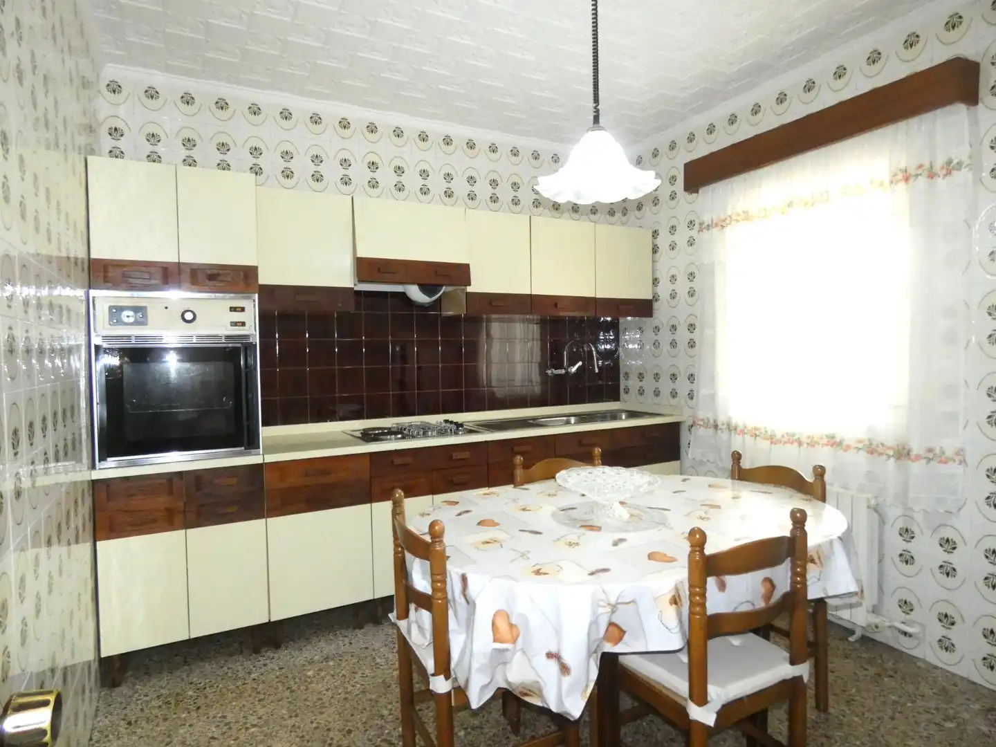 Cuina de Casa o xalet en venda en Zaragoza amb Aire condicionat, Calefacció i Jardí privat