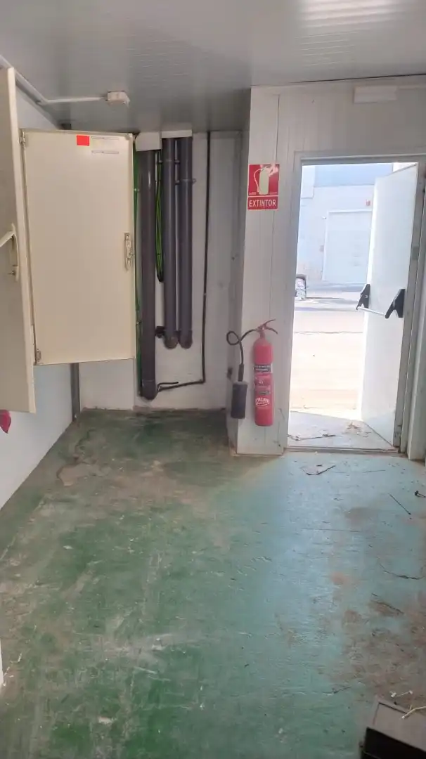 Nau industrial de lloguer en Xirivella amb Alarma