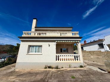 Casa con balcón en venta en Nou Vendrell