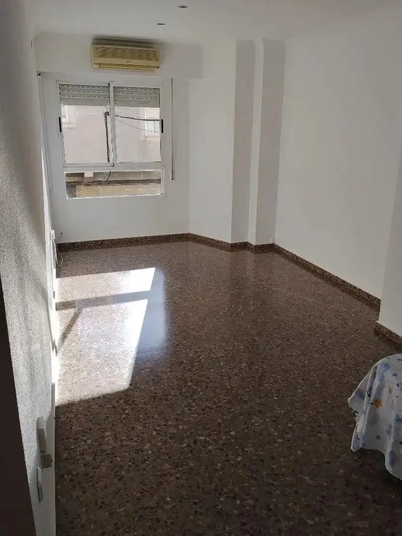 Dormitori de Pis en venda en Algemesí amb Aire condicionat, Terrassa i Moblat