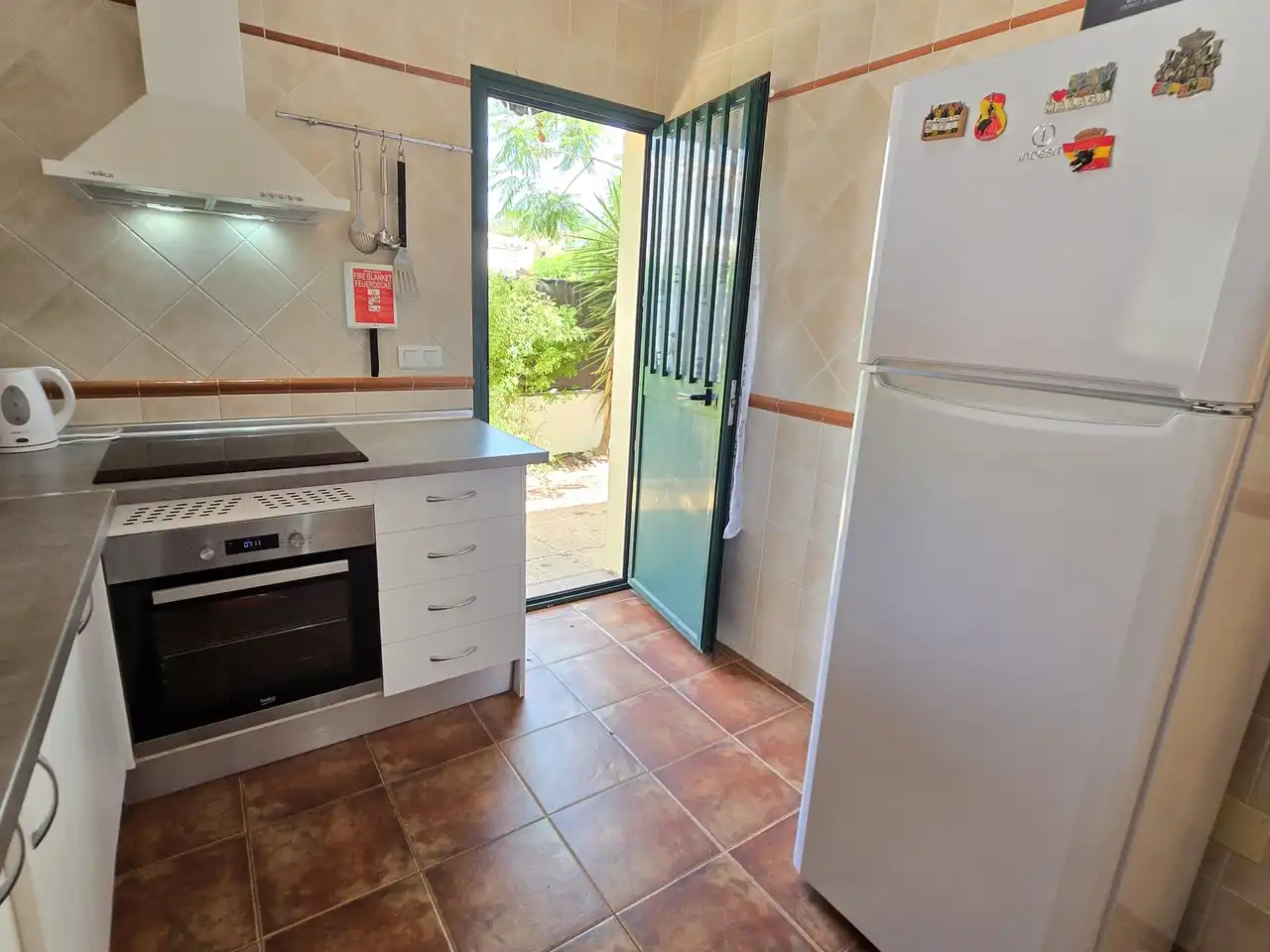 Cuina de Casa o xalet en venda en Viñuela amb Aire condicionat, Terrassa i Piscina