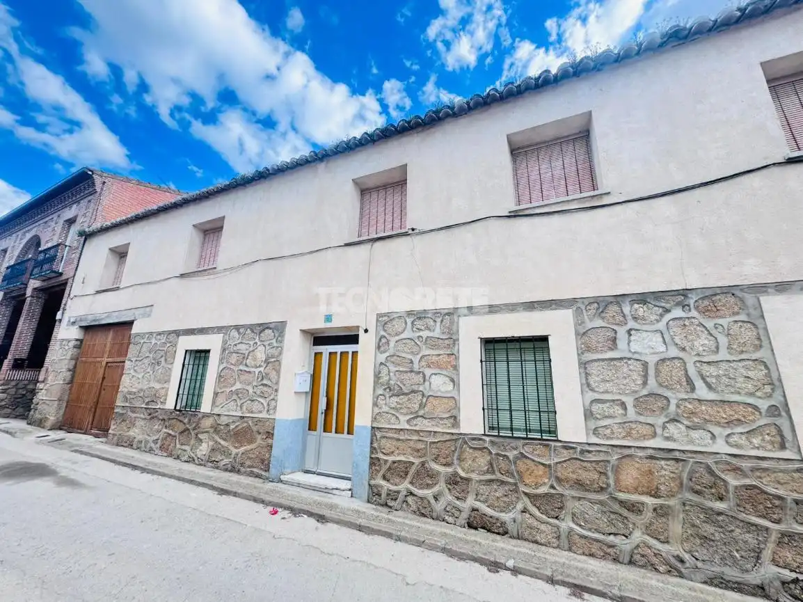 Vista exterior de Casa adosada en venda en Gálvez amb Calefacció i Terrassa