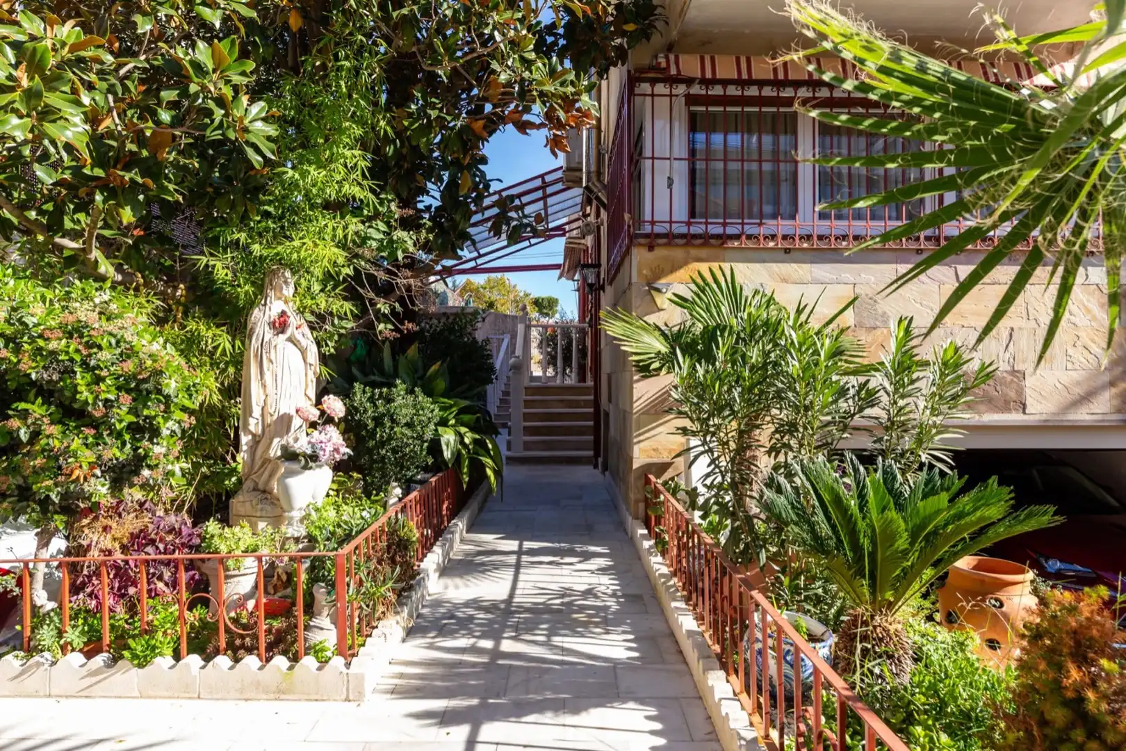 Jardín de Casa adosada en venta en Madrid con Aire acondicionado, Calefacción y Jardín privado