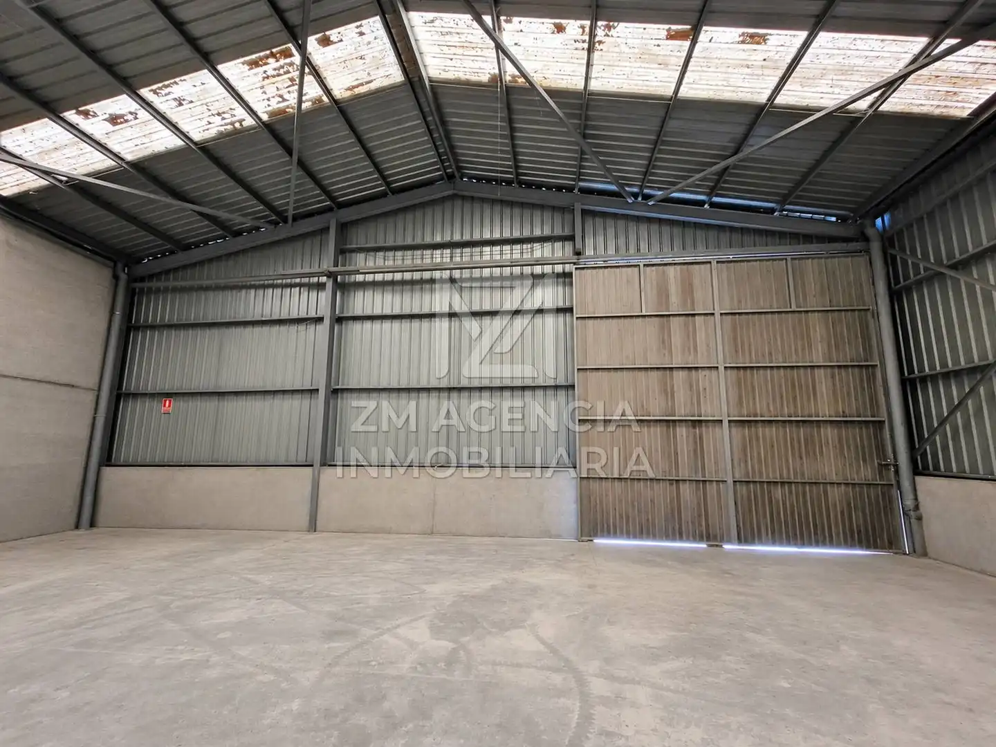 Außenansicht von Fabrikhallen zur Miete in Sant Mateu, Castellón