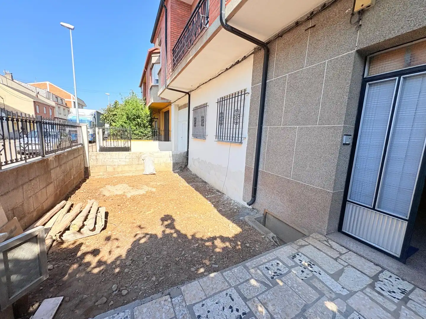 Vista exterior de Casa o chalet en venta en Ponferrada con Calefacción, Terraza y Amueblado
