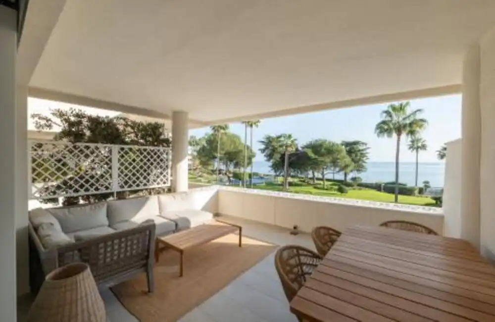 Appartement compact avec piscine à louer à Selwo