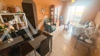 Sala d'estar de Pis en venda en Benalmádena amb Aire condicionat, Terrassa i Moblat