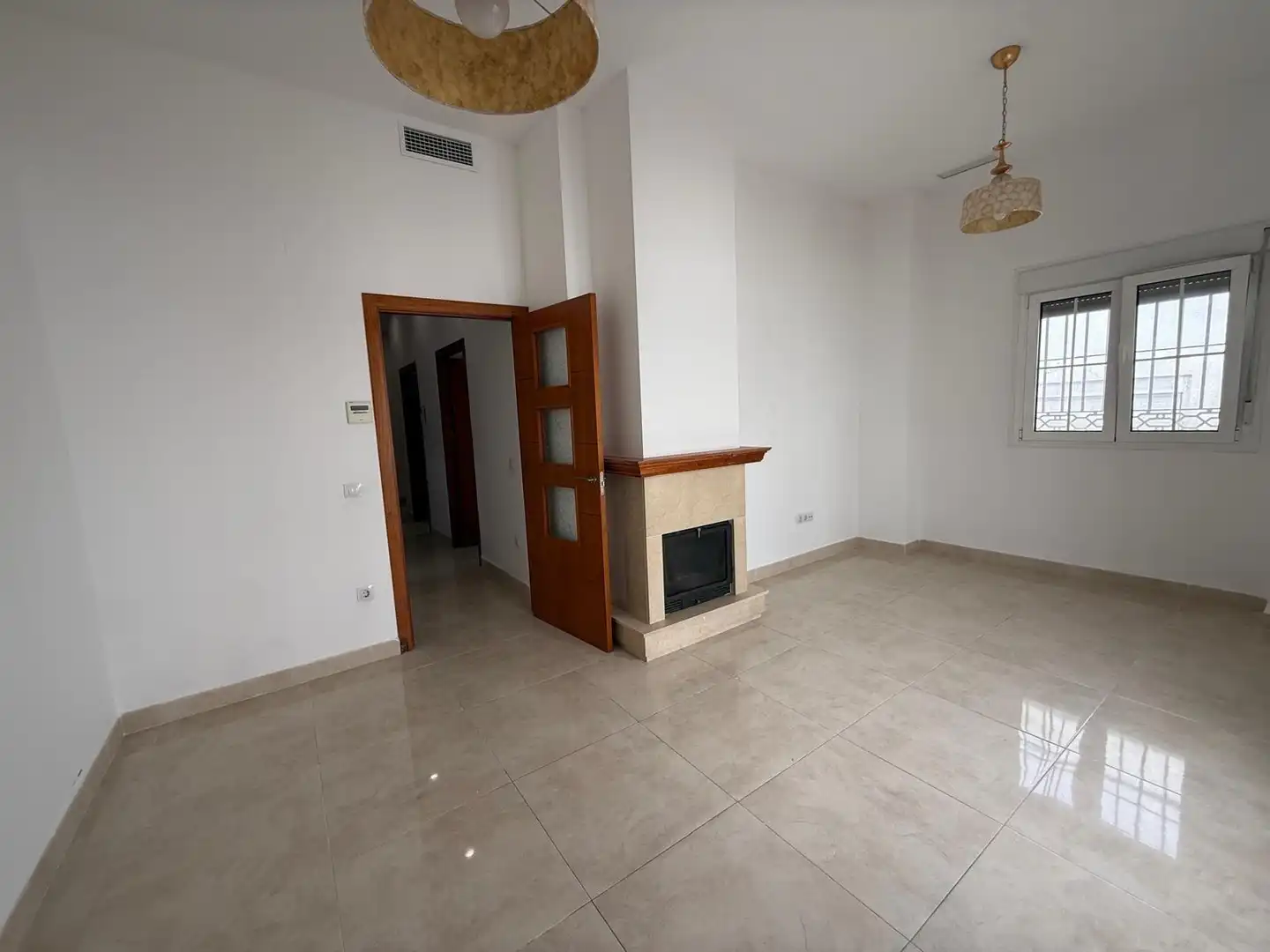 Sala d'estar de Casa o xalet en venda en San Fernando amb Aire condicionat